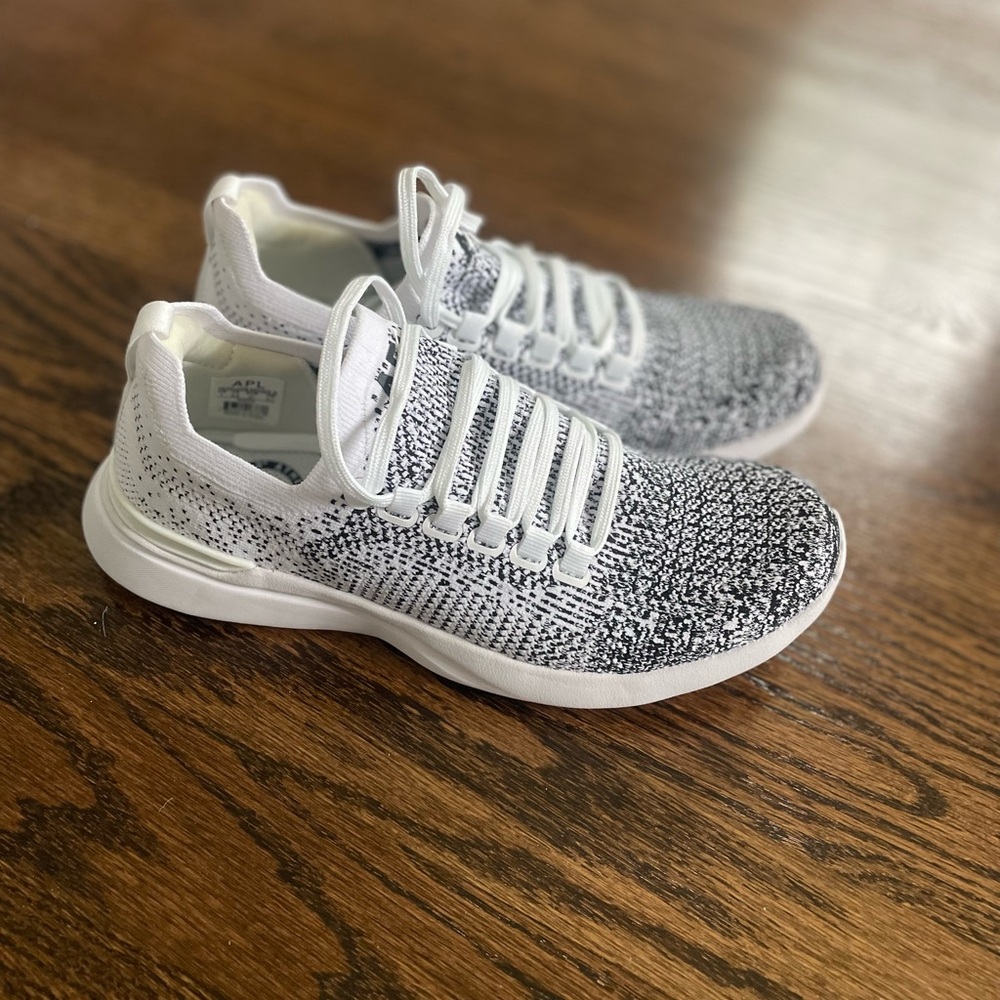 NEVER WORN APL SNEAKERS SIZE 7 unable to exchange! Amazing quality/ so comfy